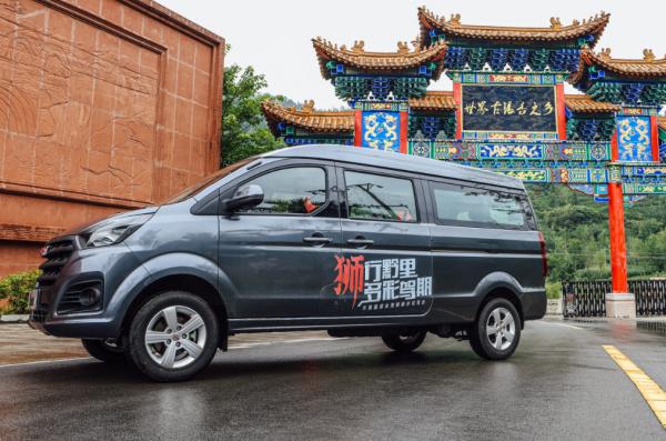 華晨鑫源金海獅試駕：軸距超3米的9座MPV 乘坐載貨兩不誤