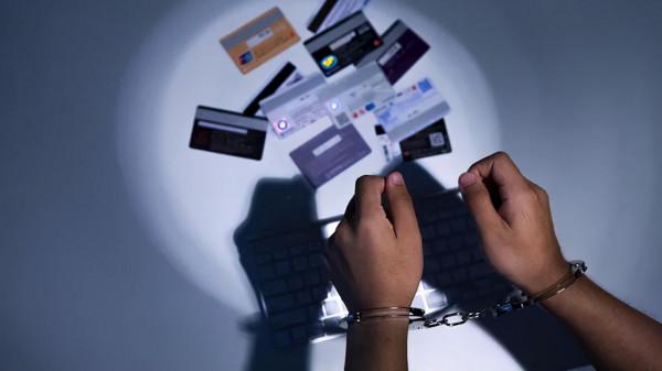 【週末故事】| 千元銀行卡背後的“生意” 【週末故事】| 千元銀行卡背後的“生意”