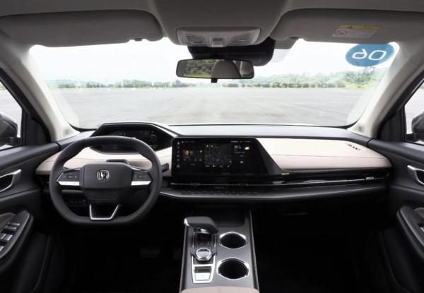 看得見更摸得著的提升,場地試第二代CS55PLUS 看得見更摸得著的提升,場地試第二代CS55PLUS