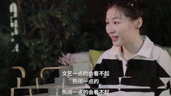 父親患病母親出走、被老師羞辱嘲諷，金靖到底經歷了怎樣的苦難？