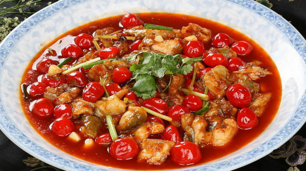 川菜球溪鰱魚的家常做法，麻辣味濃魚肉鮮嫩，好吃又下飯