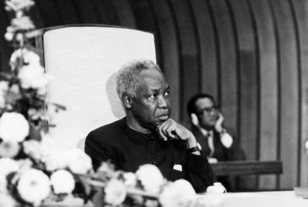 毛主席會見坦尚尼亞總統尼雷爾，閒聊時開玩笑：你們那野獸很多吧