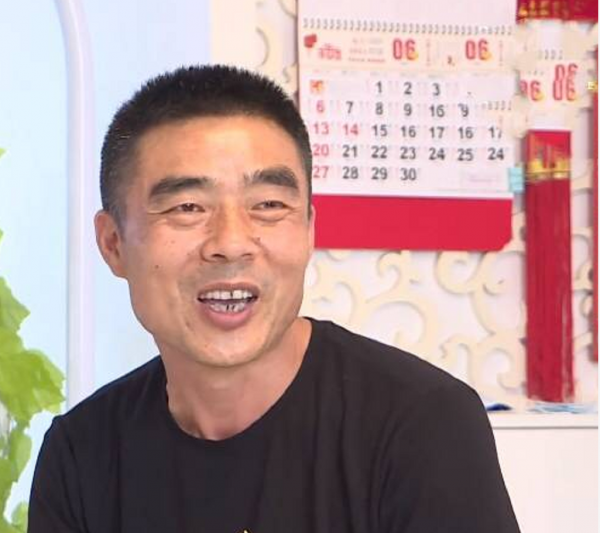 本科女兒私奔初中快遞小哥，父親：我30萬培養的女兒就找了個差的