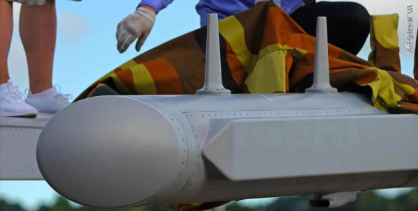 003到底需要什麼樣的艦載機 中型五代&plus;重型殲-15 電子戰機很關鍵