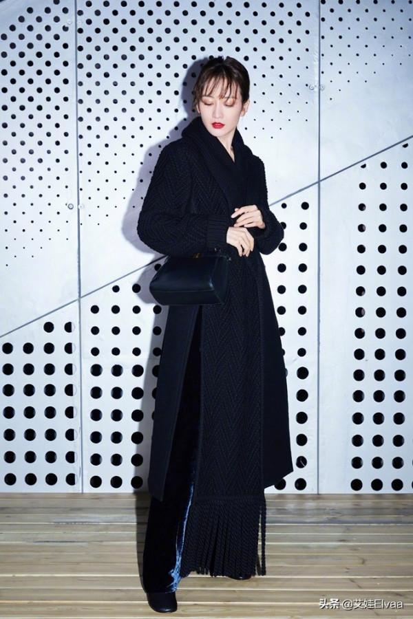 王鷗新發型堪比“整容”，剪空氣劉海穿黑大衣變軟妹，形象大變樣