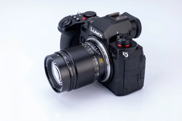 一千出頭的國產徠卡式50mm F1.4鏡頭 一千出頭的國產徠卡式50mm F1.4鏡頭