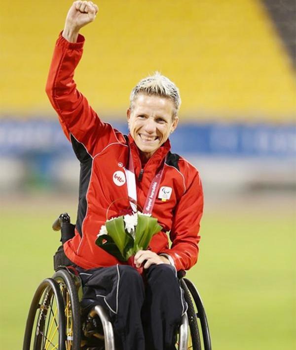 拿到世界冠軍之後，她不願忍受絕症的折磨，在40歲選擇安樂死