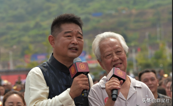 “央視名嘴”肖東坡:追求事業與前妻離婚,和朱炎霞閃婚獲得幸福 “央視名嘴”肖東坡:追求事業與前妻離婚,和朱炎霞閃婚獲得幸福