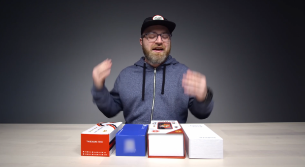 美國小夥斥巨資買中國老年手機，想證明質量不好，測試後連買10臺