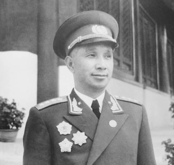 55年授銜時陳毅已在地方工作，如果他不授銜，粟裕能否遞補元帥？