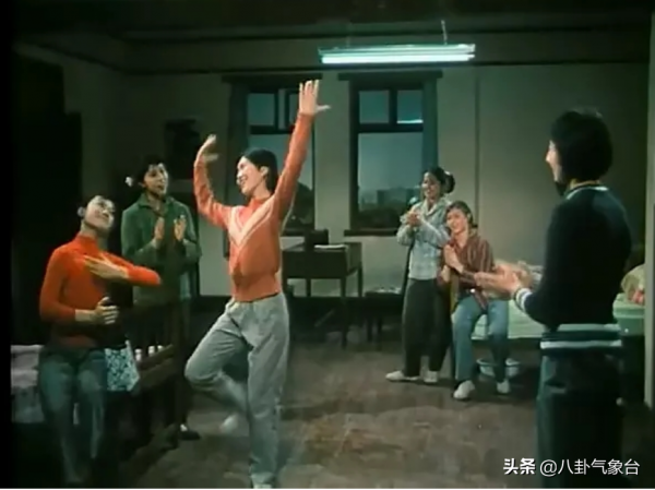 “草原仙子”娜仁花：14歲出道49歲拿影后，與名導結婚18年零緋聞