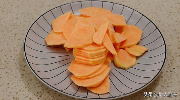 天氣越冷，紅薯越來越甜，遇到酥皮紅薯餅別手軟，3張手抓餅搞定