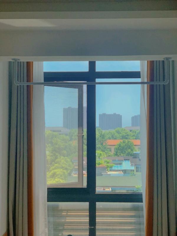 沒陽臺找不到地方晾衣服？這樣設計至少能晾50件衣服