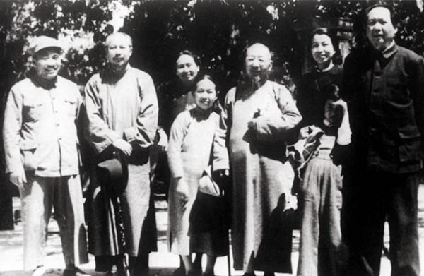 蔣介石聽完毛主席的詩詞後，驚訝地問道：這真是他自己寫的？