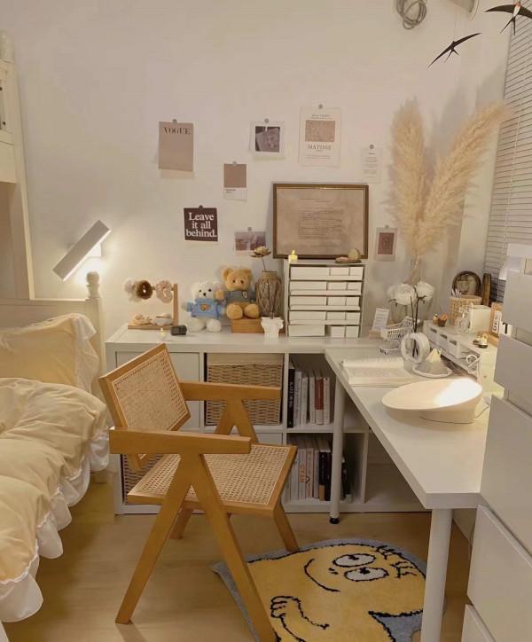 走進她家，才知什麼叫越簡單越好看，全屋大白牆不造型，太耐看了