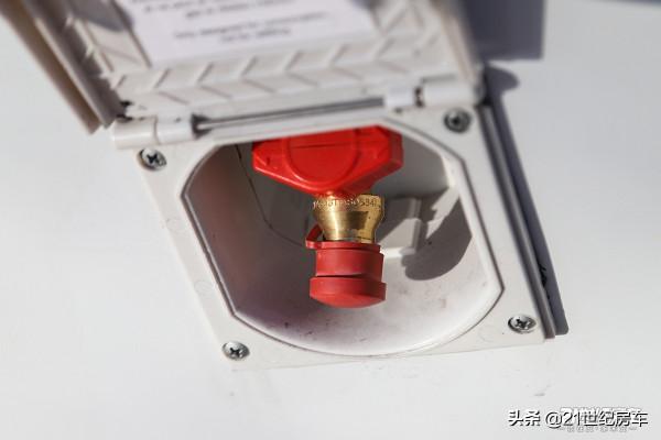 室內恆溫配地暖！車長超8米設施齊全 德福貝多因670BET拖掛房車