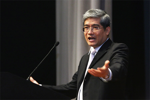 郎鹹平：學渣逆襲成學霸，好好的經濟專家不做，要做“江湖騙子”