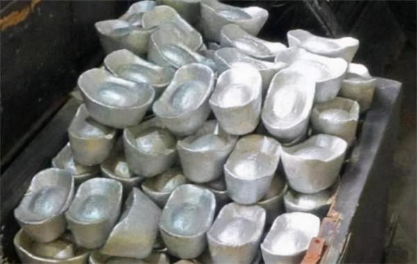 民間故事：獵戶長出7條尾巴，妻子轉身就走，道士：還債