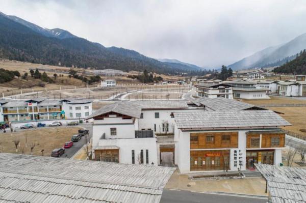 “世界屋脊”:川藏公路托起一批現代化城鎮 “世界屋脊”:川藏公路托起一批現代化城鎮