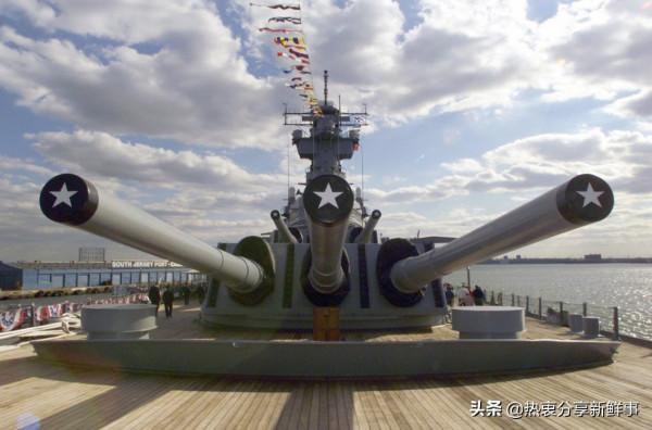 除夕夜，您可以在 USS New Jersey 的甲板上觀看煙花