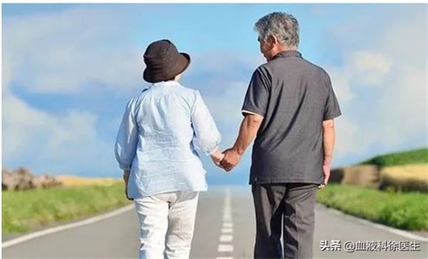 60歲大爺斑塊消失，他長期堅持2個“護血管”方法，行之有效