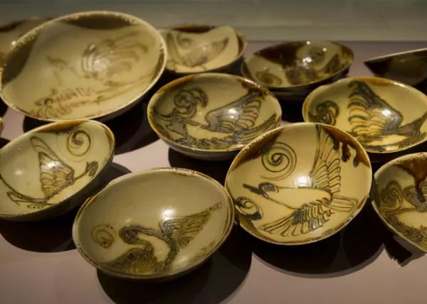 新加坡海域古沉船發現大批元青花