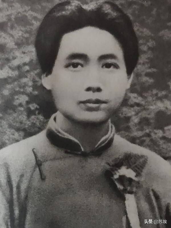 小小青蛙，毛主席竟將它詠出睥睨天下的氣勢，這到底是怎樣一首詩