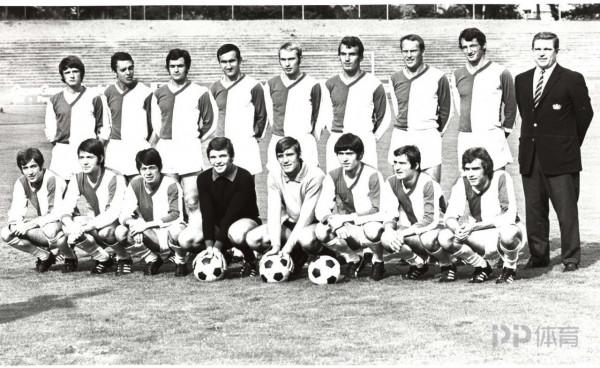 李磊加盟的草蜢隊實力咋樣？曾27次奪冠 8個賽季加冕雙冠王