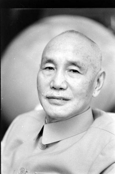 “解放軍上尉”向小孩問路,那孩子飛跑回村彙報:快抓特務 “解放軍上尉”向小孩問路,那孩子飛跑回村彙報:快抓特務