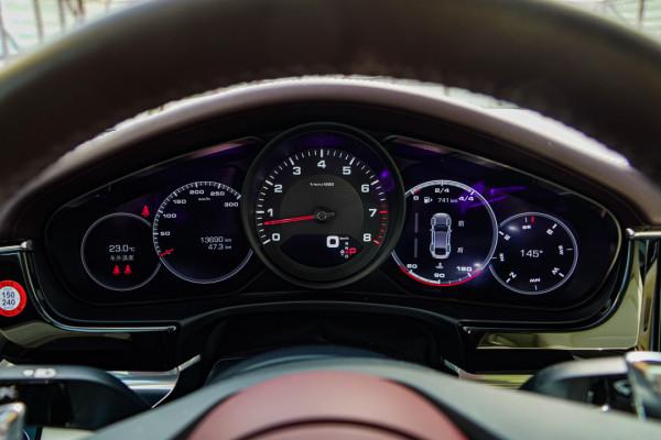 多面D級車！試駕保時捷Panamera行政加長版