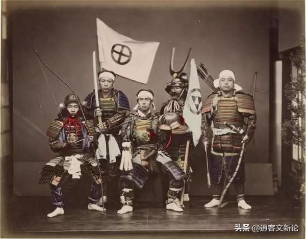 日本國歌翻譯成中文僅28字,巧合的是,與秦始皇的話如出一轍 日本國歌翻譯成中文僅28字,巧合的是,與秦始皇的話如出一轍