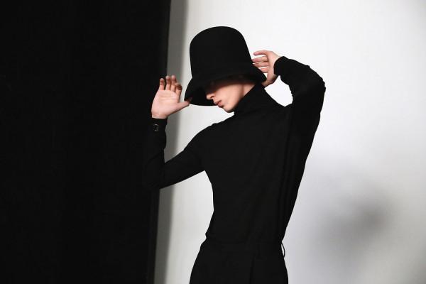 井柏然封面拍攝花絮曝光 黑白簡約彩色鮮活演繹雙重魅力 井柏然封面拍攝花絮曝光 黑白簡約彩色鮮活演繹雙重魅力