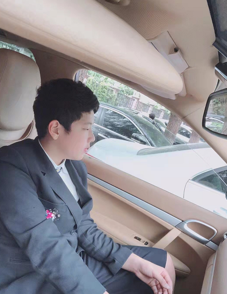 《爸爸去哪兒》小朋友近照曝光!石頭身高超一米八,費曼快胖成球 《爸爸去哪兒》小朋友近照曝光!石頭身高超一米八,費曼快胖成球