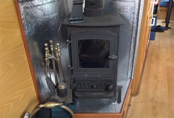 52歲的他放棄一切，住進33㎡“房船”中漂泊流浪，一晃已生活5年