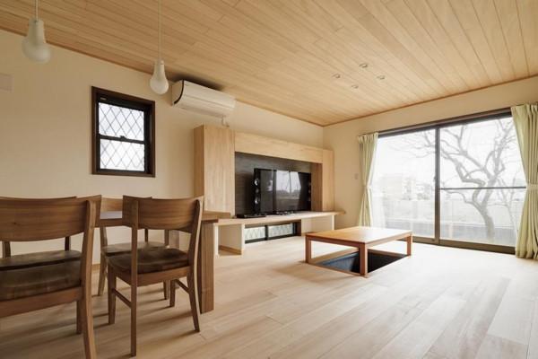 日本家庭的客廳沒有“三件套”,看著簡陋,沒想到功能性反而更強 日本家庭的客廳沒有“三件套”,看著簡陋,沒想到功能性反而更強