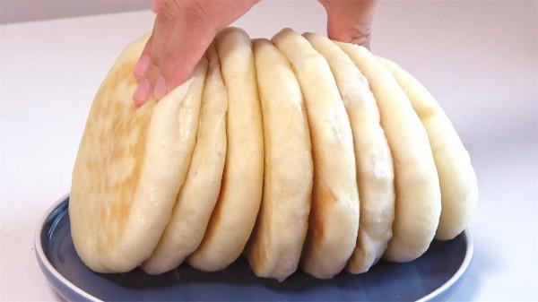 一碗麵粉倒進開水裡，到底變成了什麼美食？網友：就這，就這？