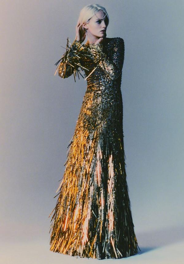 上游時尚｜Alberta Ferretti F/W 2021秋冬大片，冷冽迷離的凌厲摩登氛圍