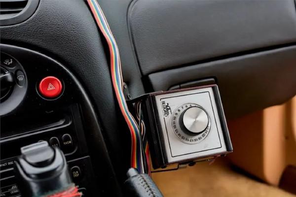 擁有獨特的轉子發動機，1995年馬自達RX-7參與《速度與激情》拍攝