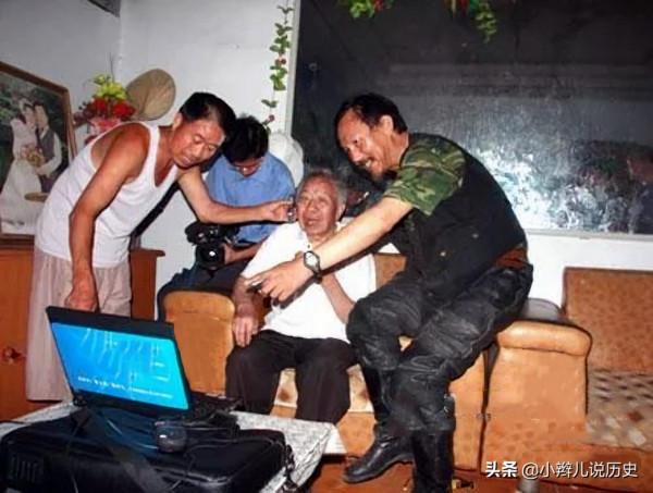 1947年他揹著戰友跳崖自盡，30年後死而復生，晚年被國家主席接見