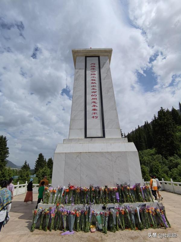 漢EV自駕新疆獨庫公路，探訪獨庫公路烈士陵園，致敬築路人