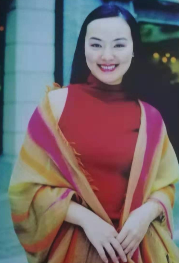 央視主持人孫小梅：曾經被萬人追捧，事業巔峰卻隱退幕後