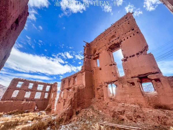 西藏也有千年古鎮，一邊是古老廢墟，一邊是繁榮新城，值得一遊