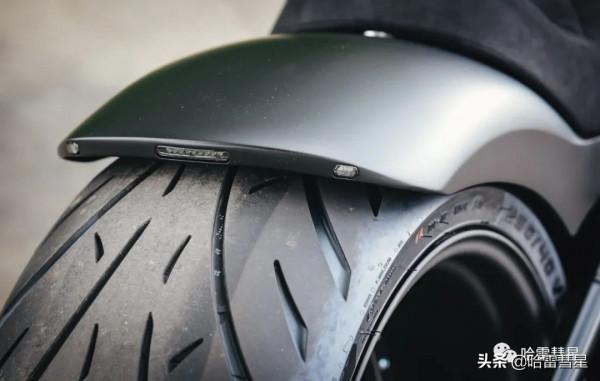 肥 仔 突 破 &vert; 短 泥 瓦 套 件