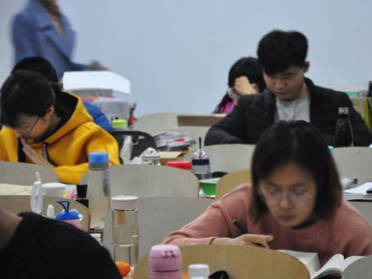 學生質疑北大博導學歷:本科非211還能當博導?結果慘遭事實打臉 學生質疑北大博導學歷:本科非211還能當博導?結果慘遭事實打臉