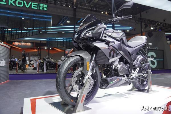 街車有兩種，能戰鬥的街車和其他街車