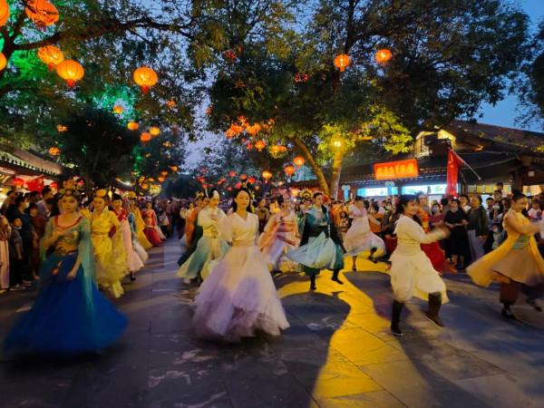 舉國同慶,全民狂歡,首屆“十一奇妙遊·演藝狂歡節”正式開啟 舉國同慶,全民狂歡,首屆“十一奇妙遊·演藝狂歡節”正式開啟