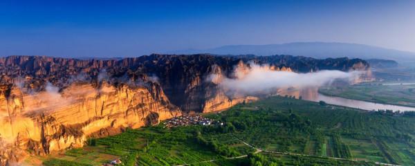 晨霧繚繞的美麗鄉村——龍灣