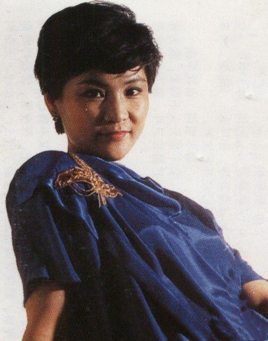 範琳琳:28歲嫁恩師,對母親有虧欠,兩枚軍功章陪伴去世父母 範琳琳:28歲嫁恩師,對母親有虧欠,兩枚軍功章陪伴去世父母