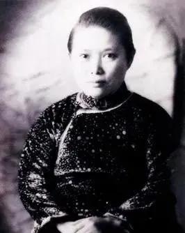 孫婉：拒絕父親孫中山的禮金，不肯見他最後一面，保留其照片54年