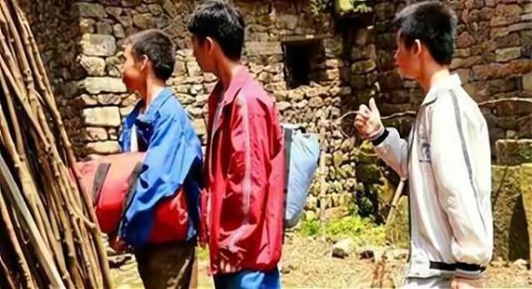 浙江女子，給重慶乞丐10元，20年後，乞丐成富豪，送100萬報恩